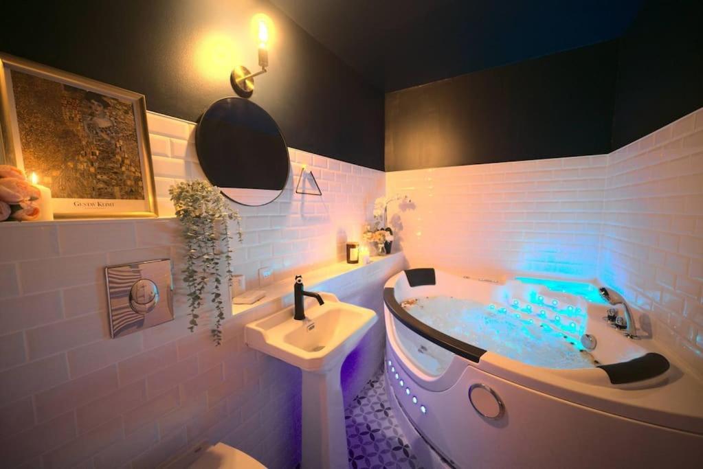 Luxury Room Jacuzzi Centre Ville Haut De Gamme Mulhouse Buitenkant foto